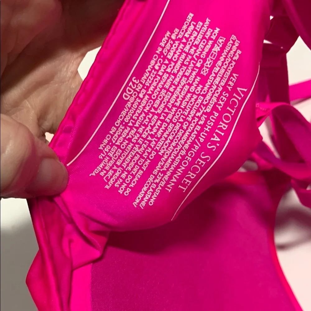 Victoria’s Secret - 32DD Vibrant Pink Women's Push-up Bra 7136‎